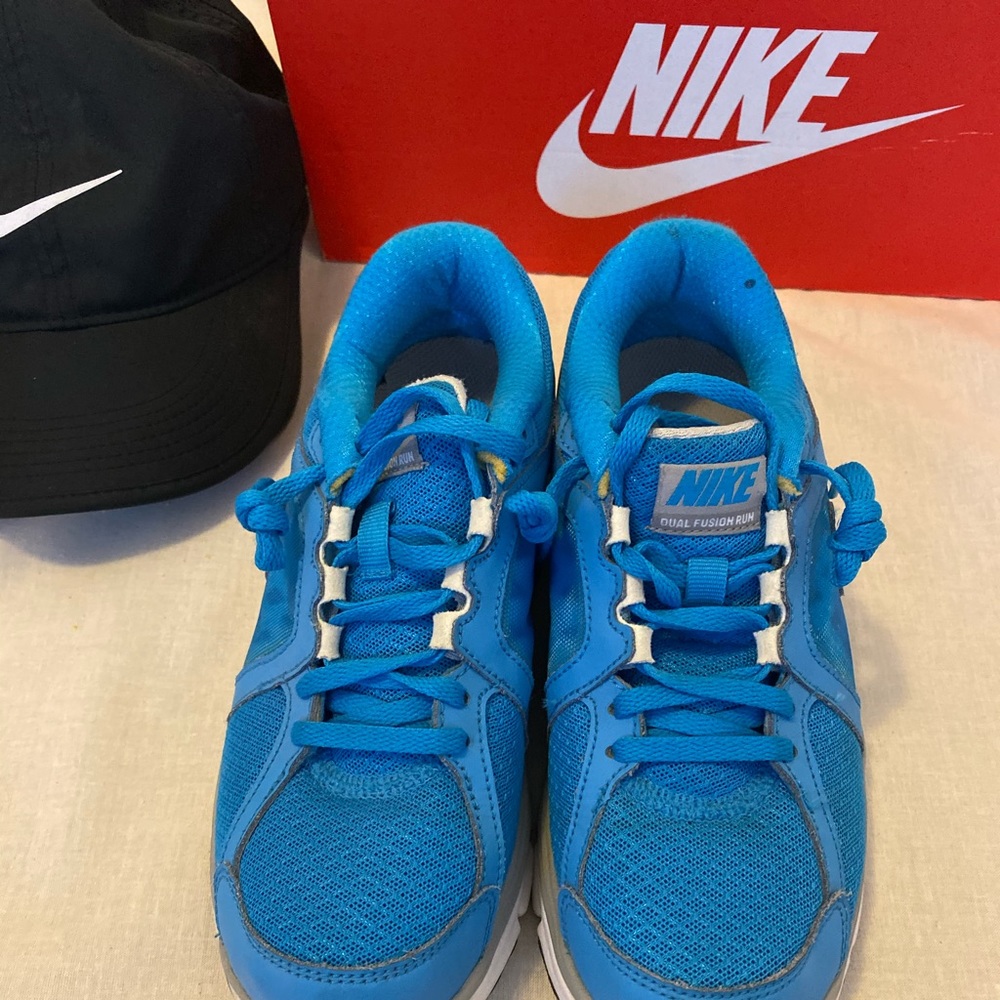 Nike - Picture 3 of 5